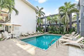 3 Bd Condo Pool Great Location